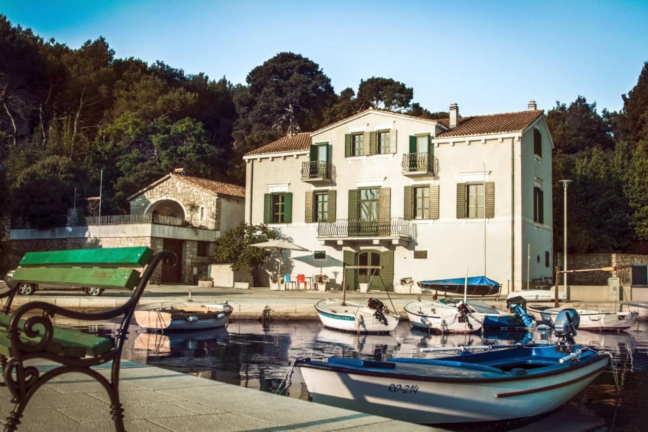 Private Luxury Del Mar On Solta For Up To 10 Persons, Heated Pool, Free Parking, Next To Sea! Free Kajak & Mountainbikes, Great Living Area & Privacy! Rogač